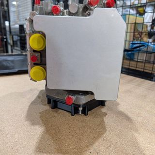 Pump with cover plate and capped ports